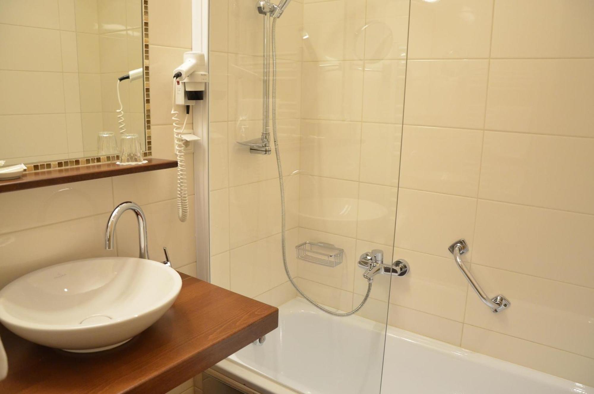 Aktivhotel Foettinger Steinbach am Attersee Habitación foto